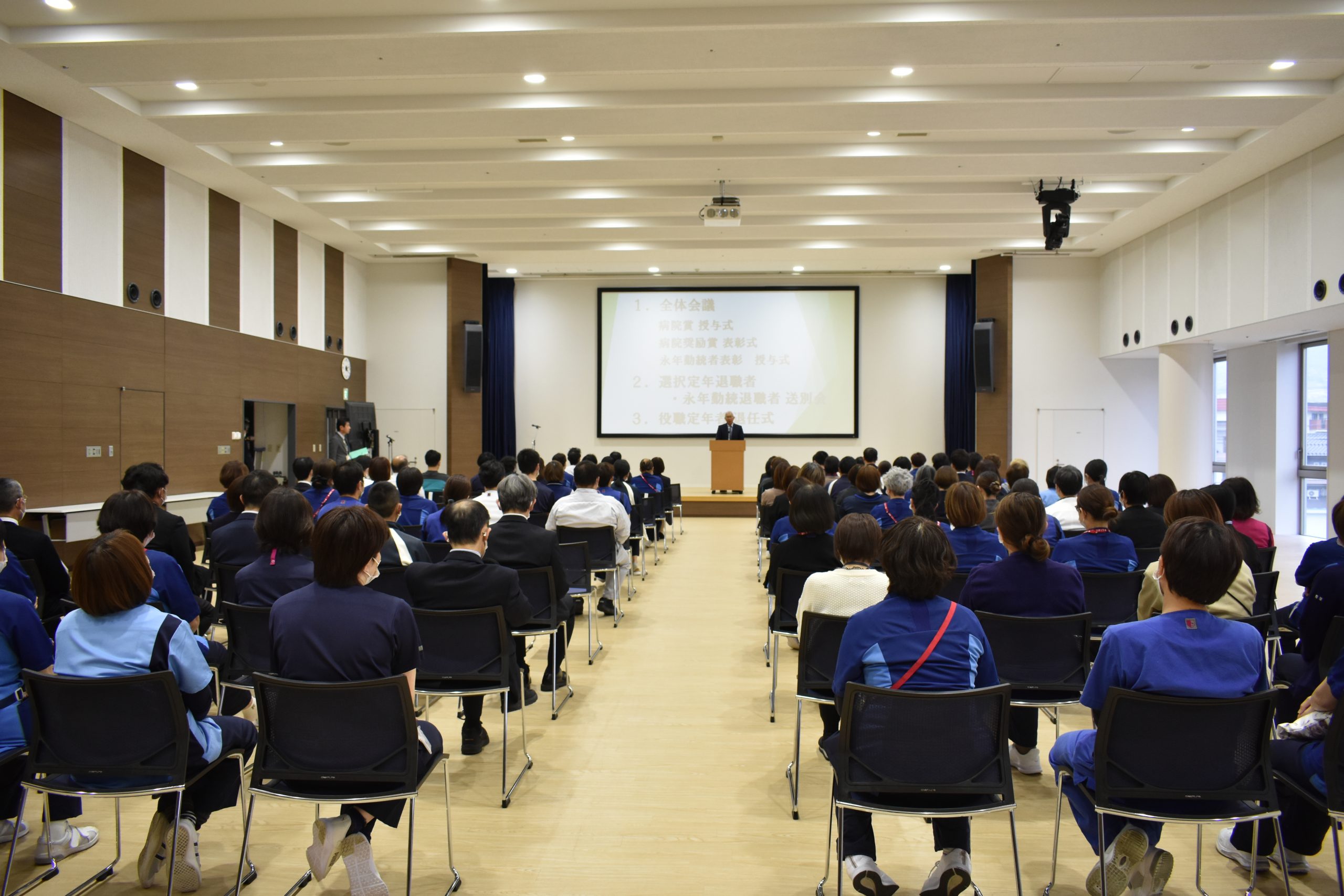 令和7年度 全体会議・定年永年勤続退職者送別会・役職定年退任式を開催